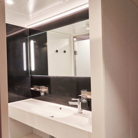 XL Sea Terrace Cabin bathroom. XL Sea Terrace Cabin bathroom.